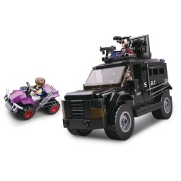 Sluban Policie SWAT vyzbrojený vůz a zloděj na 4-kolce